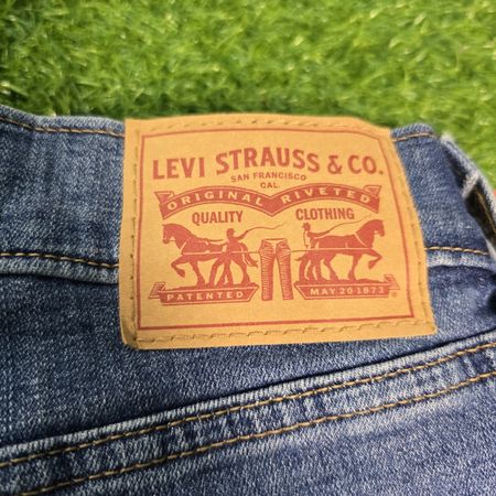 AV-1219 Levi’s Ladies Jeans