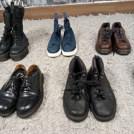 PACKAGE DE CHAUSSURES ET BOTTES DR MARTENS
