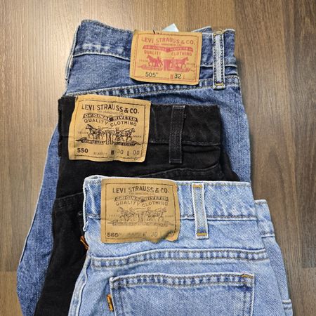 AV-1227 Levi’s Denim Shorts