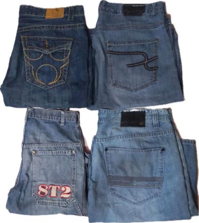 LEVI, S AND OTHER MIX BRANDS  SHORTS (136)