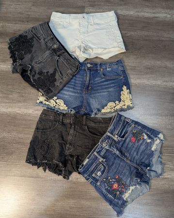4472 - American Eagle, Aeropostale, Abecrombie Shorts Ricamati