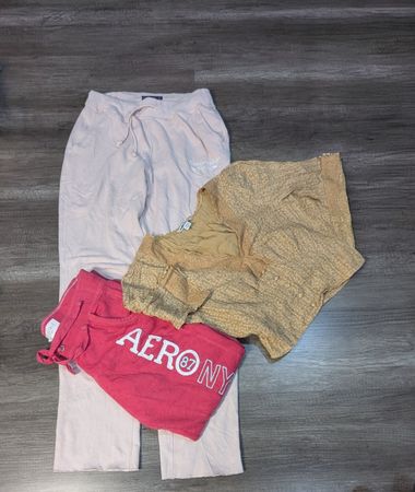 4490 - Mistura de camisetas de manga curta e longa de marcas, jaquetas de jeans, blusas, pacote de calças