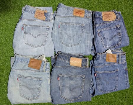 LEVI’S JEANS (A 28)