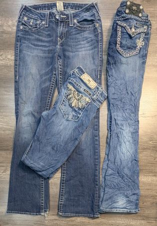 4510 - Miss Me, True Religion Jeans com Bordado Estilo