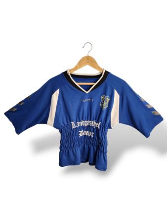 アップサイクルされたヨーロピアンスポーツトップ