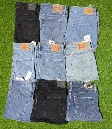 LEVI’S MINI SKIRTS (C 86)