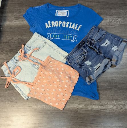 4587 - American Eagle, Hollister, Aeropostale, Abecrombie デニムショーツ、キャミトップ、Tシャツ