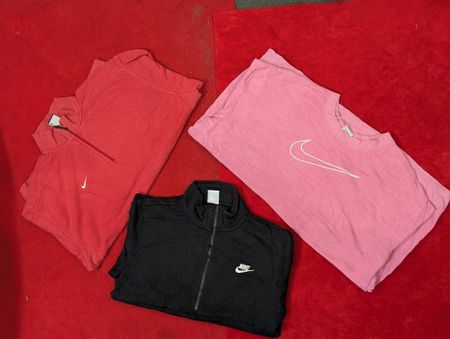ナイキのスウェットシャツ