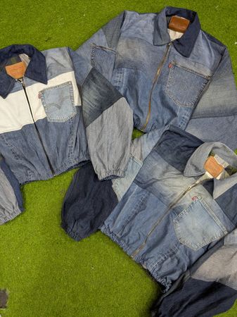 Jaqueta cropped mixed code da Levi's upcycle