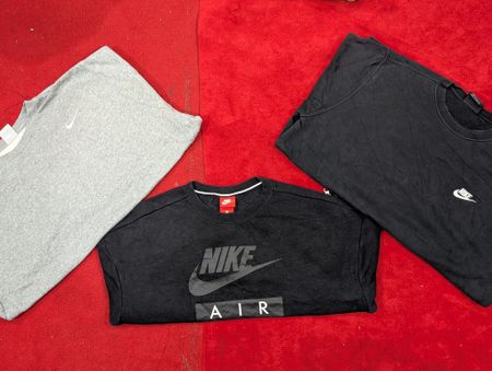 ナイキのスウェットシャツ