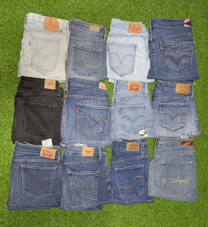 LEVI’S MINI SKIRTS (C 116)
