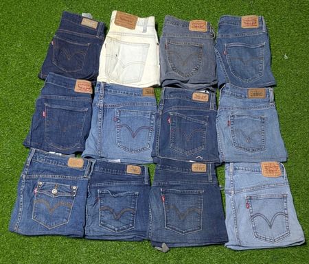 LEVI’S MINI SKIRTS (C 117)