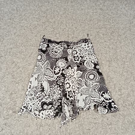 Y2K POLY SKIRTS (BLACK & WHITE) - BUNDLE 32