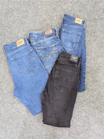 Ladies Y2K embroidered jeans