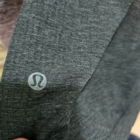 「AV-1305 Lululemon Tシャツ」