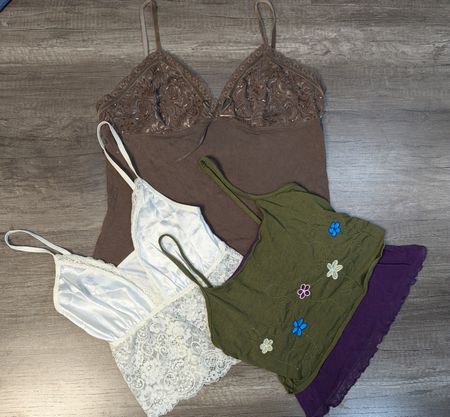 4759 - Top Cami Estilo Y2K