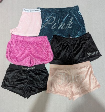 Shorts in velluto rosa di Juicy Couture