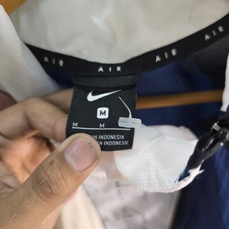 AV-1318 Nike Windbreakers