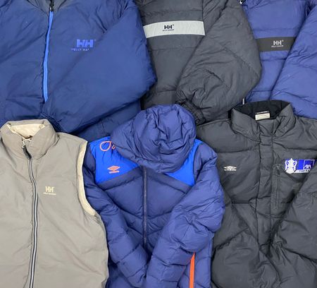Jaquetas acolchoadas da Umbro e Helly Hansen