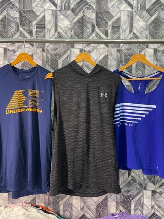 AV-1342 Under Armour Tank tops