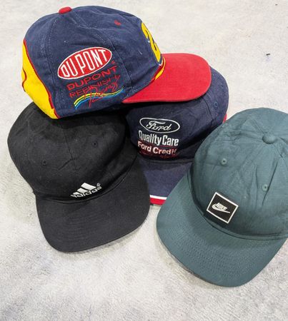 ZV2159 Mixed Brand Caps (264)