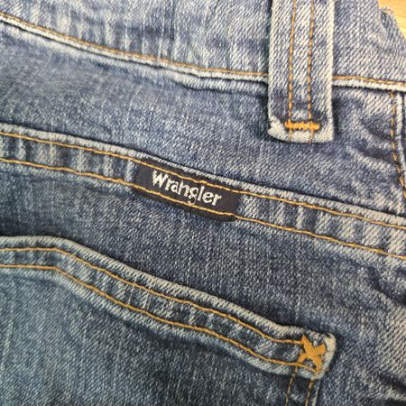 AV-1367 Wrangler Jeans