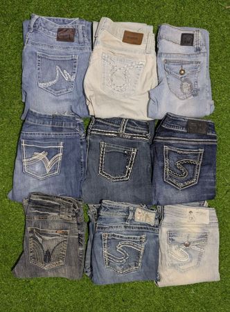 MAURICES AND OTHER MIX BRANDS JEANS (B 20)