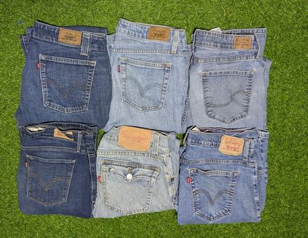 LEVI’S JEANS (B 26)