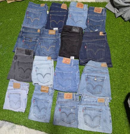 LEVI’S MINI SKIRTS (C 73)