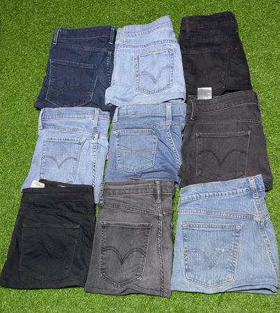 LEVI’S MINI SKIRTS (C 82)