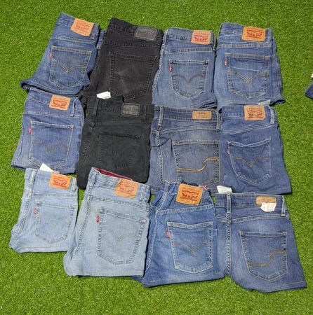 LEVI’S MINI SHORTS (C 114)