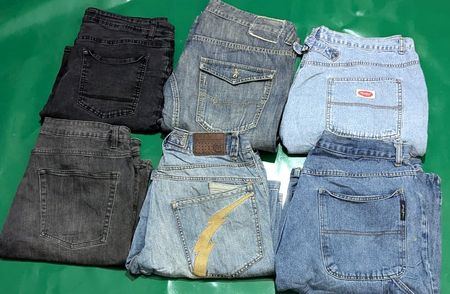 REVOLT AND OTHER MIX BRANDS SHORTS (D 26)