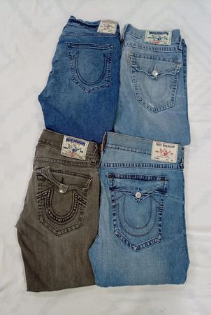 CR7635 Vintage True Religion Men’s Jeans