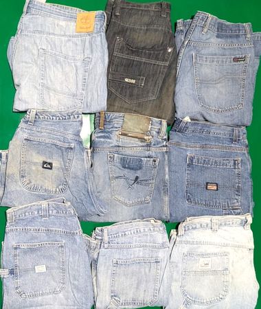 LEE AND OTHER MIX BRANDS SHORTS (D 37)