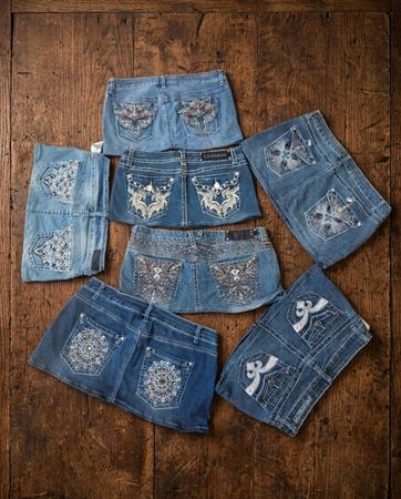 Conjunto de Saia Mini Jeans Y2K - Detalhes de Brilho e Bordado - Conjunto Estético