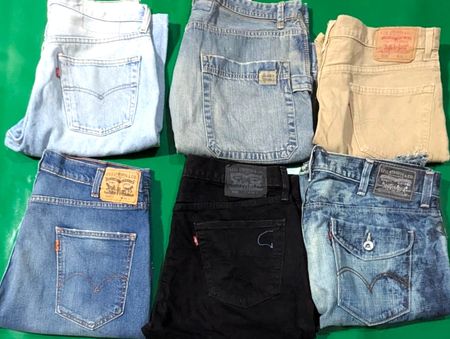 LEVI’S SHORTS (D 45)