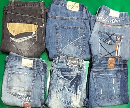 ROCAWEAR AND OTHER MIX BRANDS SHORTS (D 48)