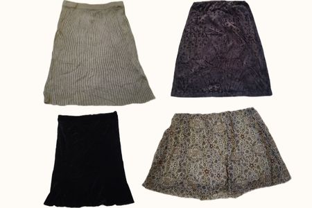 Y2K Grunge & Whimsigoth Velvet Skirt Bundle
( ST 008 )