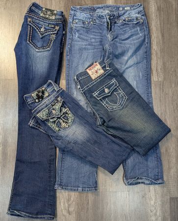 5289 - Miss me und True Religion gerade und Flare Jeans