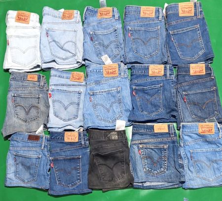 LEVI’S MINI SKIRTS (C 118)