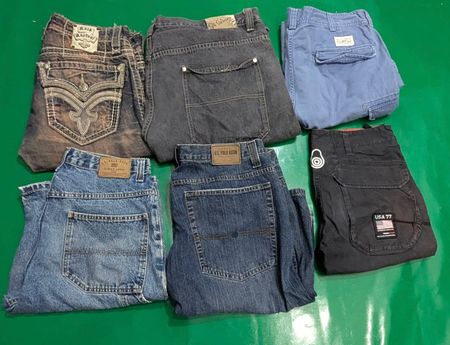 ROCK REVIVAL AND OTHER MIX BRANDS SHORTS (D 52)