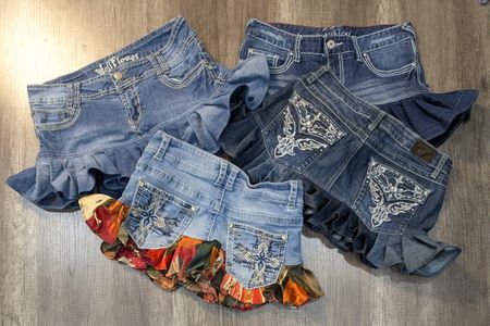 5357 - Upcycelte Denim-Miniröcke