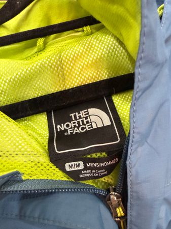 AV-1637 The NorthFace and Columbia Men Windbreaker Jackets