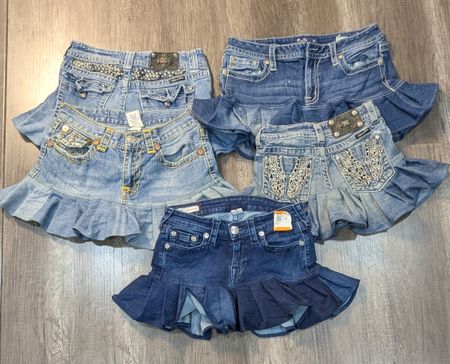 400 - Upcycle Miss Me, True Religion und Rock Revival Mini-Jeansröcke