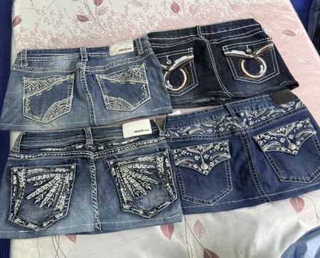 Grace in LA and other mini skirts ID07