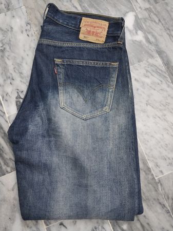 Levis 501 jeans