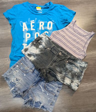 5414 - American Eagle, Hollister, Aeropostale, Lee und unmarkierte Shorts, Tank Tops und T-Shirts mit kurzen Ärmeln