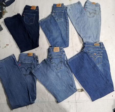 Levis Bootcut/straight jeans
