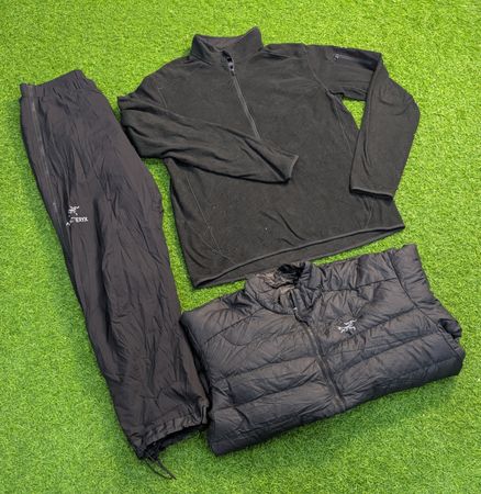 7588 - Arc'teryx Track, jaqueta puffer, zíper ¼ e calça Track