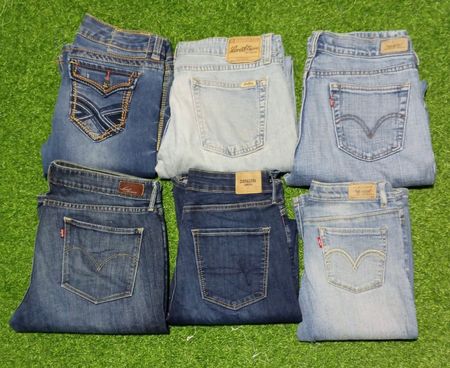 LEVI’S AND OTHER MIX BRANDS JEANS (B 65)
